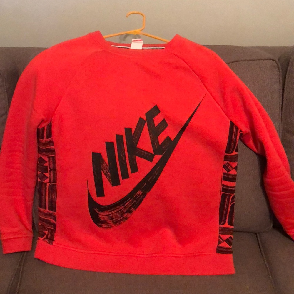 Oversized Nike sweatshirt! Awesome back detail!